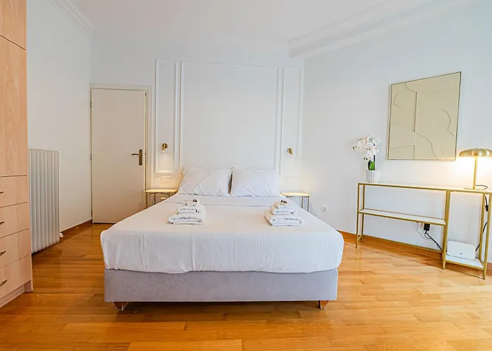 Ιkia Plaka - Timeless Elegance In Athens
