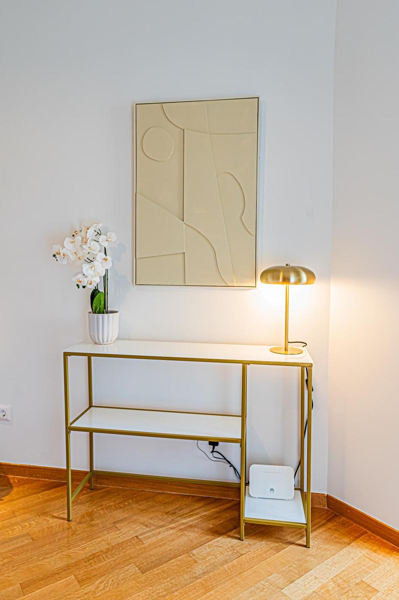 ιkia Plaka - Timeless Elegance In