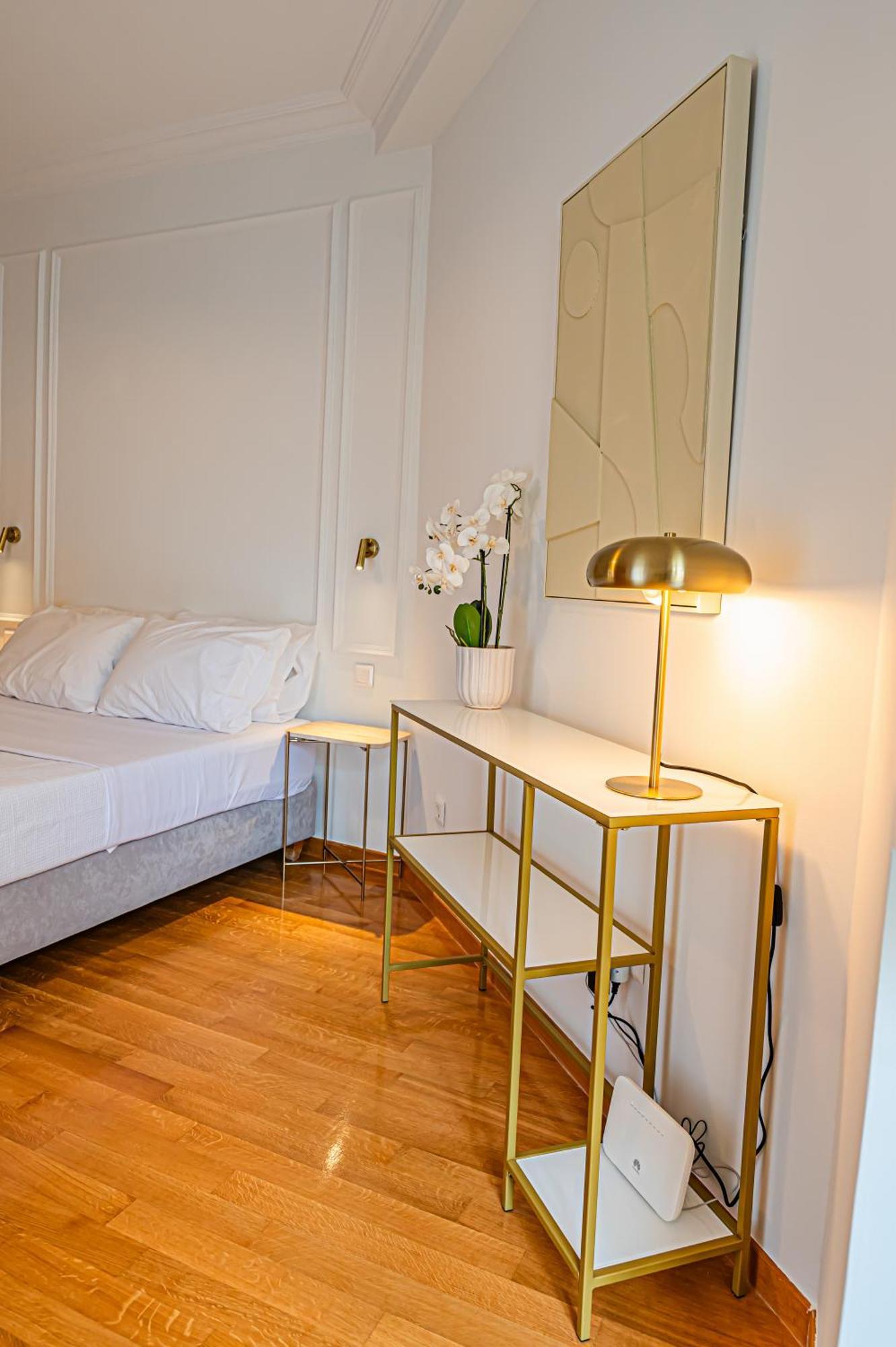 ιkia Plaka - Timeless Elegance In Apartament
