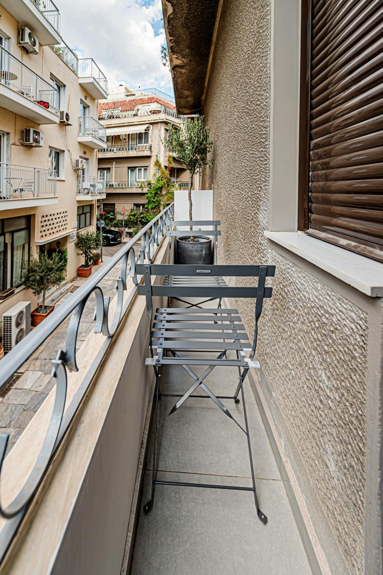 ιkia Plaka - Timeless Elegance In Athens