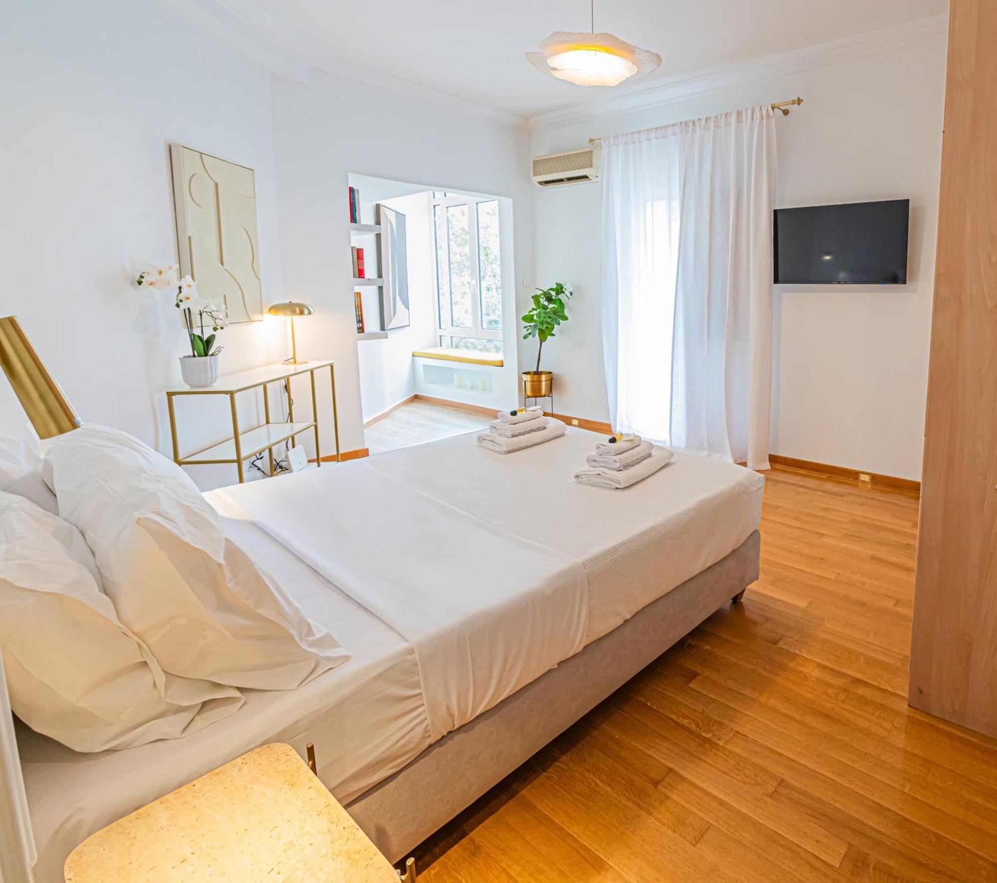 ιkia Plaka - Timeless Elegance In Athens